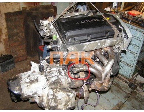 Двигатель на Renault 2.0 фото